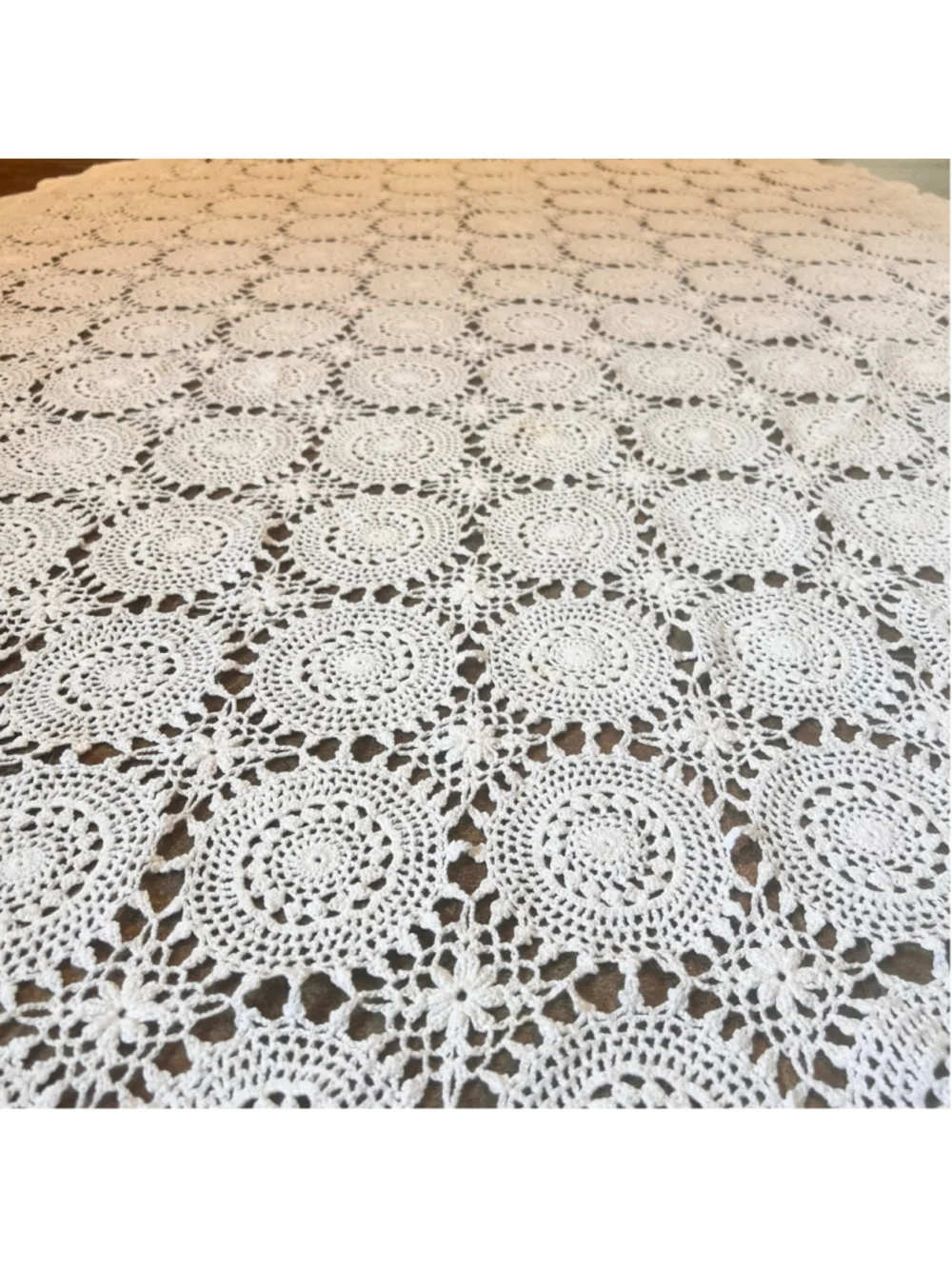 VTG Crocheted Oval Tablecloth Scalloped Edge Farmhouse French Country White
